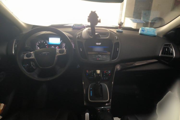 Used Ford Kuga 2013 2.0L GTDi Four-Wheel-Drive Sport Model Center Console