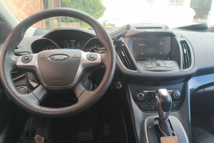 Used Ford Kuga 2013 2.0L GTDi Four-Wheel-Drive Sport Model Center Console