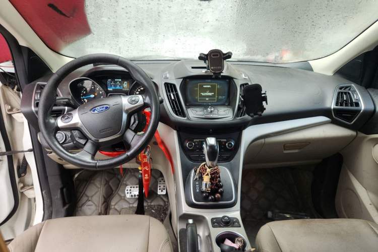 Used Ford Kuga 2013 2.0L GTDi Four-Wheel-Drive Elite Model Center Console