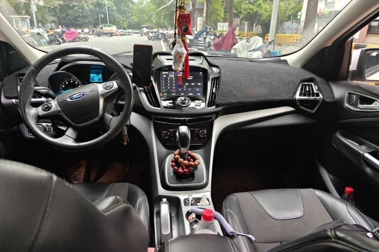 Used Ford Kuga 2013 1.6L GTDi Two-Wheel-Drive Trend Model Center Console