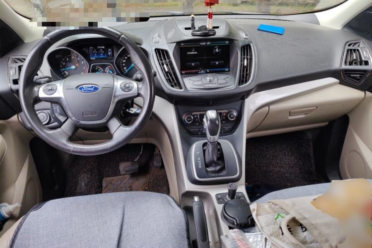 Used Ford Kuga 2013 2.0L GTDi Four-Wheel-Drive Elite Model Center Console