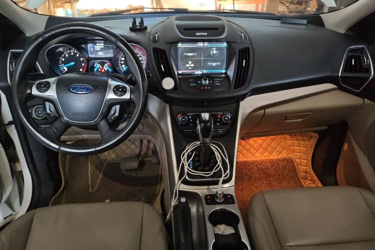 Used Ford Kuga 2013 2.0L GTDi Four-Wheel-Drive Elite Model Center Console