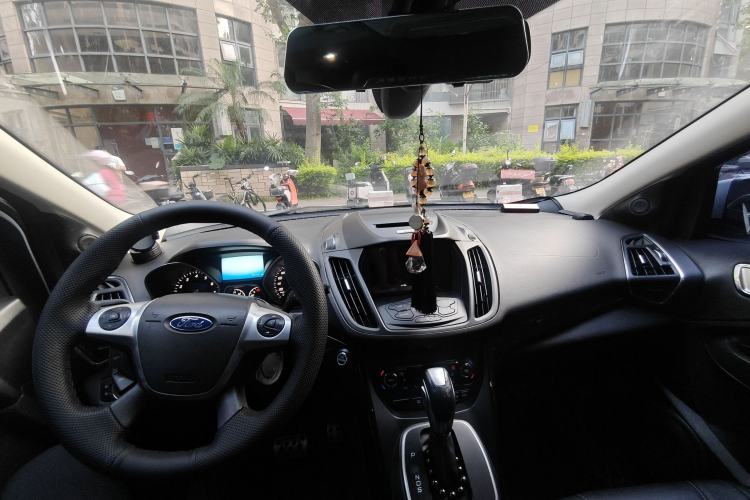 Used Ford Kuga 2013 2.0L GTDi Four-Wheel-Drive Elite Model Center Console