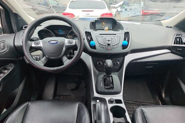 Used Ford Kuga 2013 1.6L GTDi Two-Wheel-Drive Comfort Model Center Console