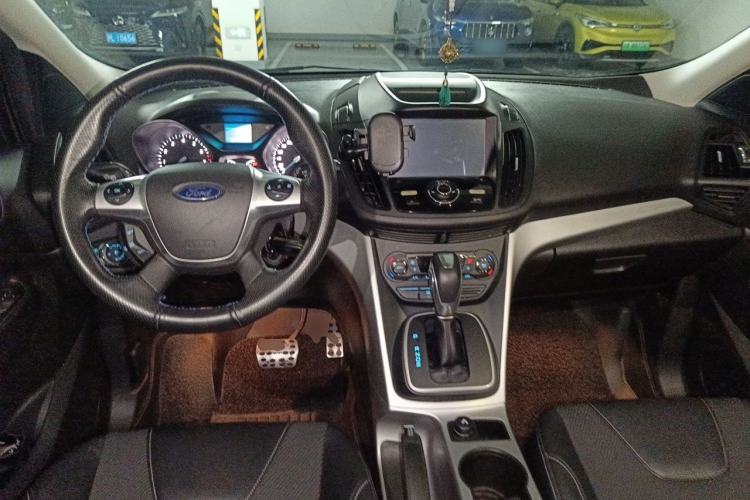 Used Ford Kuga 2013 1.6L GTDi Two-Wheel-Drive Trend Model Center Console