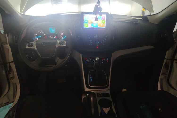 Used Ford Kuga 2013 1.6L GTDi Two-Wheel-Drive Trend Model Center Console