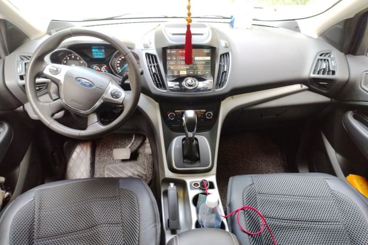 Used Ford Kuga 2013 1.6L GTDi Two-Wheel-Drive Trend Model Center Console