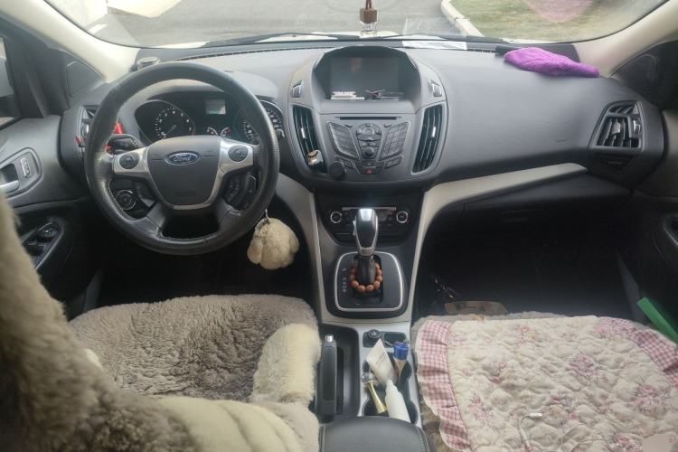 Used Ford Kuga 2013 1.6L GTDi Two-Wheel-Drive Trend Model Center Console