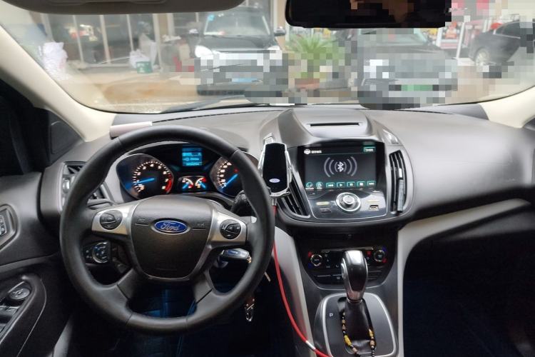 Used Ford Kuga 2013 1.6L GTDi Two-Wheel-Drive Trend Model Center Console