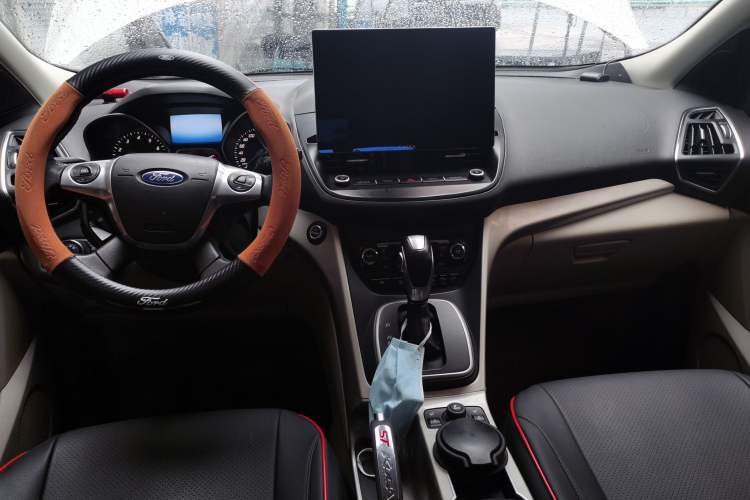 Used Ford Kuga 2013 2.0L GTDi Four-Wheel Drive Premium Model Center Console