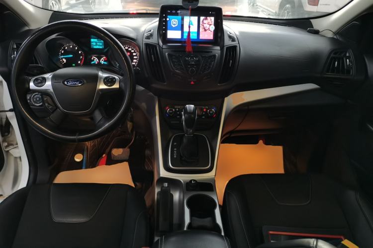 Used Ford Kuga 2013 1.6L GTDi Two-Wheel-Drive Trend Model Center Console