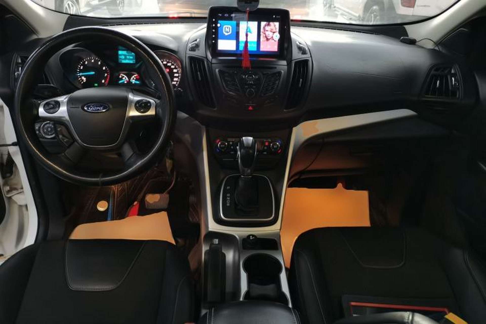 Used Ford Kuga 2013 1.6L GTDi Two-Wheel-Drive Trend Model Center Console