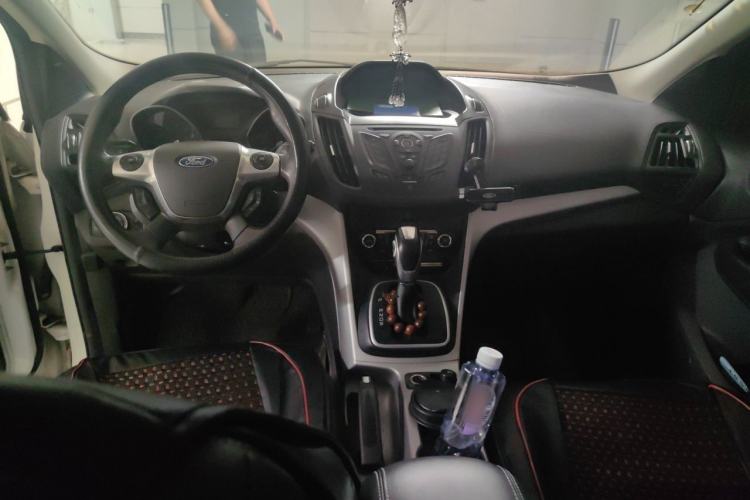 Used Ford Kuga 2013 1.6L GTDi Two-Wheel-Drive Trend Model Center Console