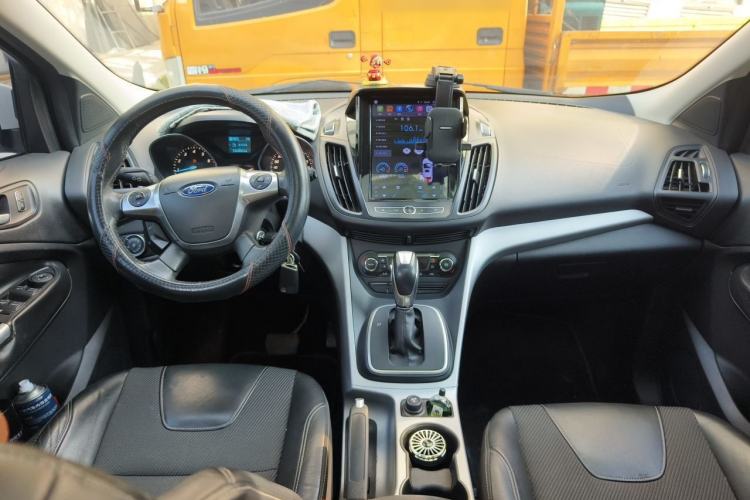 Used Ford Kuga 2013 1.6L GTDi Two-Wheel-Drive Trend Model Center Console
