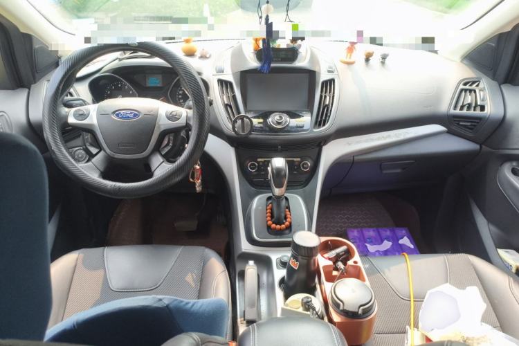 Used Ford Kuga 2013 1.6L GTDi Two-Wheel-Drive Trend Model Center Console