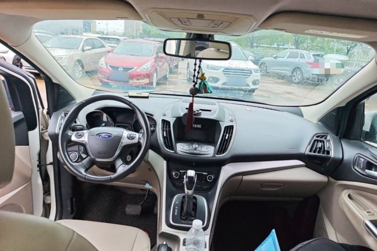 Used Ford Kuga 2013 2.0L GTDi Four-Wheel-Drive Elite Model Center Console