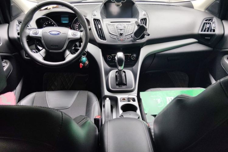 Used Ford Kuga 2013 1.6L GTDi Two-Wheel-Drive Trend Model Center Console
