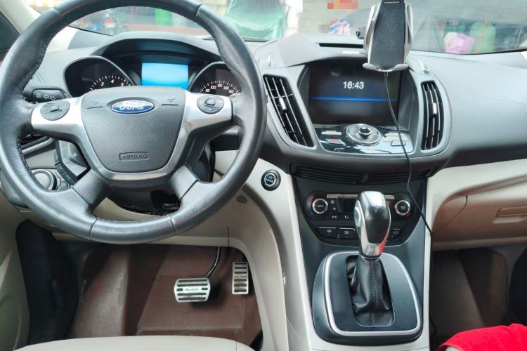 Used Ford Kuga 2013 2.0L GTDi Four-Wheel Drive Premium Model Center Console