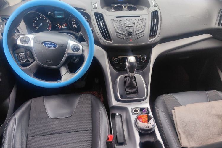 Used Ford Kuga 2013 1.6L GTDi Two-Wheel-Drive Trend Model Center Console