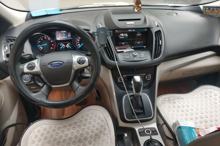 Used Ford Kuga 2013 2.0L GTDi Four-Wheel-Drive Elite Model Center Console