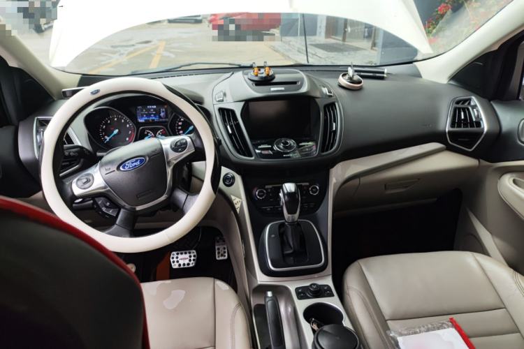 Used Ford Kuga 2013 2.0L GTDi Four-Wheel-Drive Sport Model Center Console