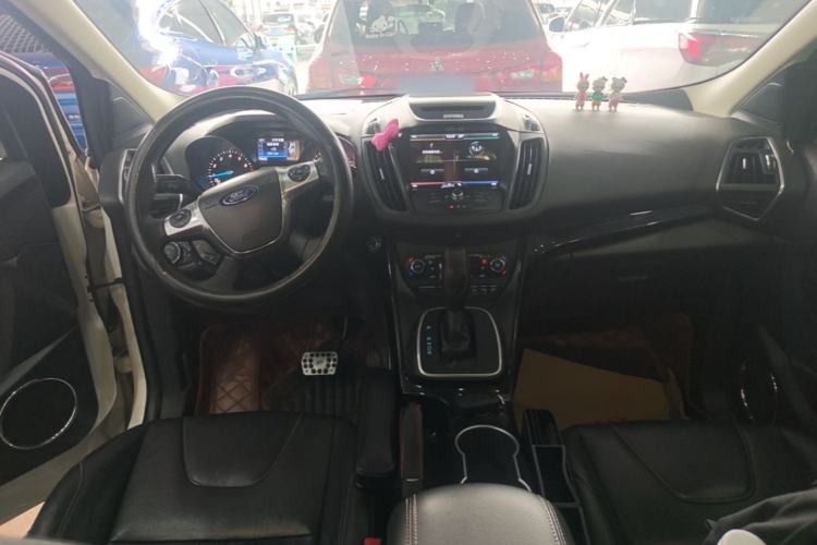 Used Ford Kuga 2013 2.0L GTDi Four-Wheel-Drive Sport Model Center Console