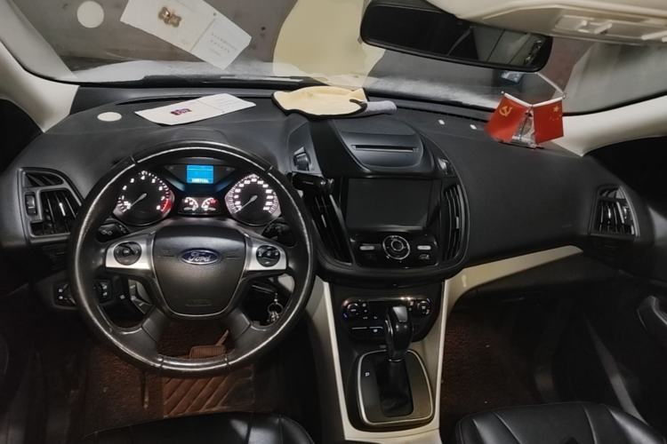 Used Ford Kuga 2013 1.6L GTDi Two-Wheel-Drive Trend Model Center Console
