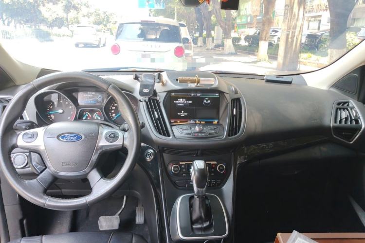 Used Ford Kuga 2013 2.0L GTDi Four-Wheel-Drive Sport Model Center Console