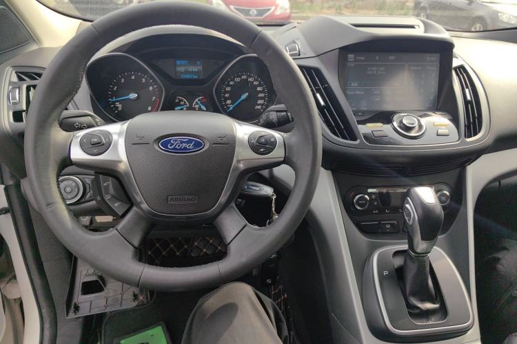 Used Ford Kuga 2013 1.6L GTDi Two-Wheel-Drive Trend Model Center Console