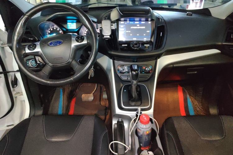 Used Ford Kuga 2013 1.6L GTDi Two-Wheel-Drive Trend Model Center Console