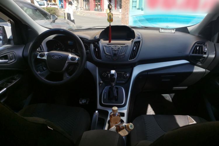 Used Ford Kuga 2013 1.6L GTDi Two-Wheel-Drive Trend Model Center Console