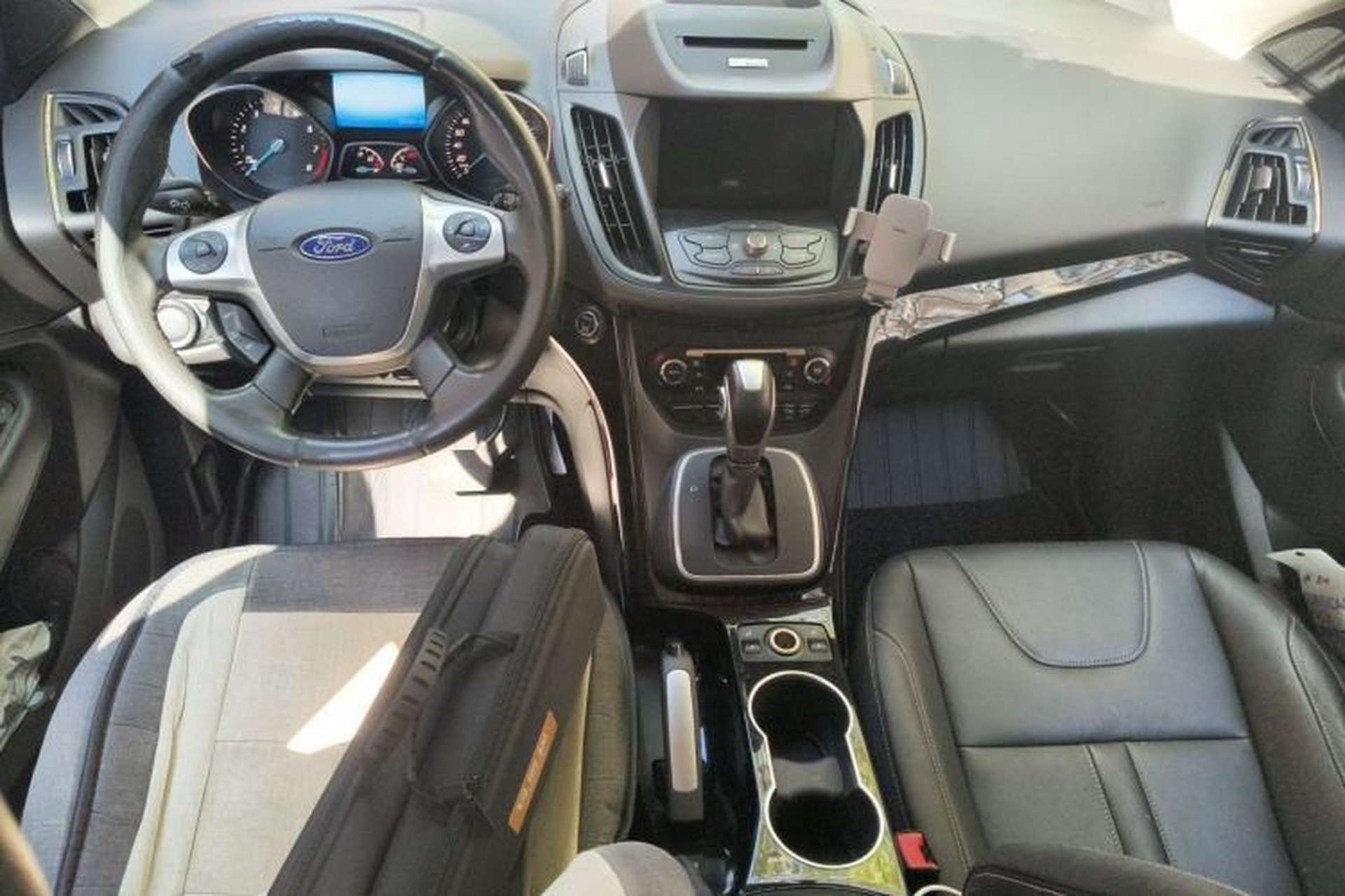Used Ford Kuga 2013 2.0L GTDi Four-Wheel-Drive Sport Model Center Console