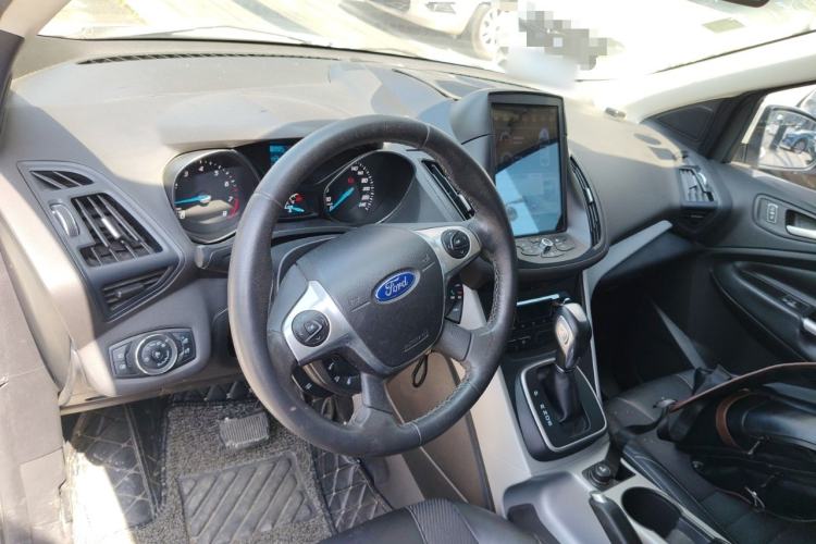 Used Ford Kuga 2013 1.6L GTDi Two-Wheel-Drive Trend Model Center Console