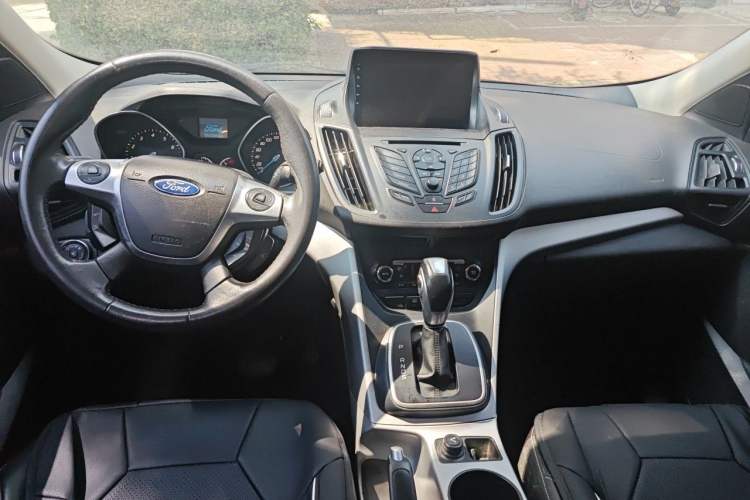 Used Ford Kuga 2013 1.6L GTDi Two-Wheel-Drive Trend Model Center Console