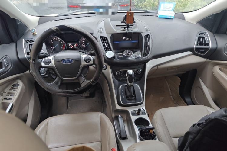 Used Ford Kuga 2013 2.0L GTDi Four-Wheel-Drive Sport Model Center Console
