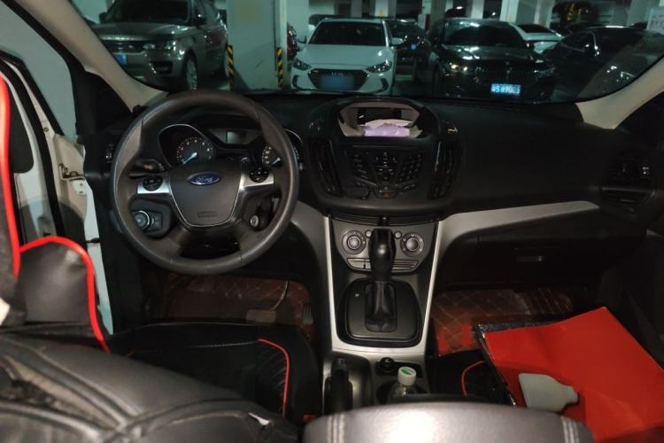 Used Ford Kuga 2013 1.6L GTDi Two-Wheel-Drive Comfort Model Center Console