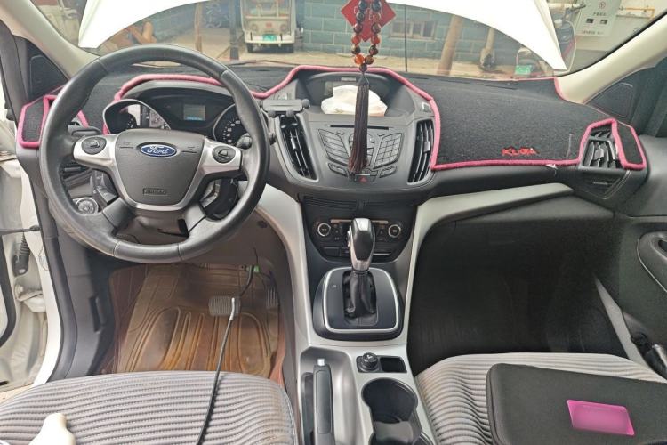 Used Ford Kuga 2013 1.6L GTDi Two-Wheel-Drive Trend Model Center Console