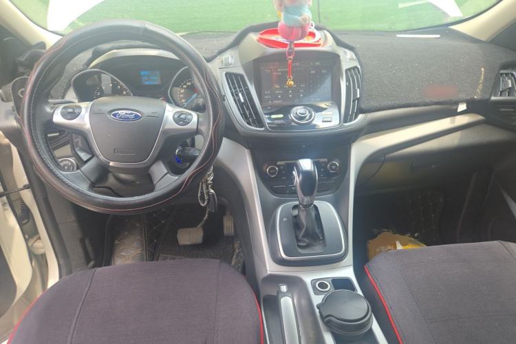 Used Ford Kuga 2013 1.6L GTDi Two-Wheel-Drive Trend Model Center Console