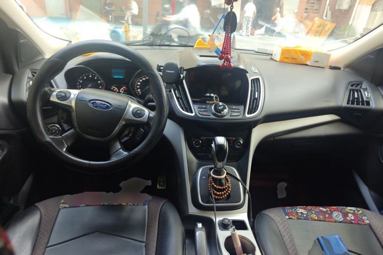 Used Ford Kuga 2013 1.6L GTDi Two-Wheel-Drive Trend Model Center Console