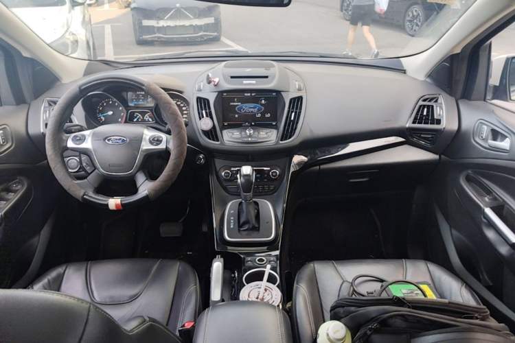 Used Ford Kuga 2013 2.0L GTDi Four-Wheel-Drive Sport Model Center Console