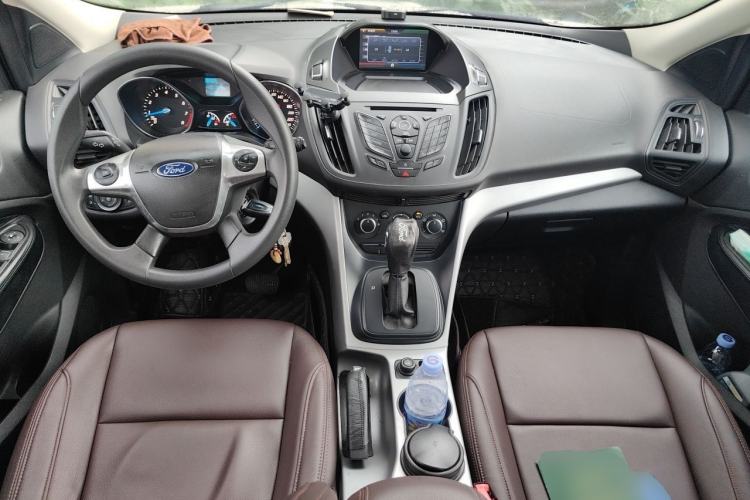 Used Ford Kuga 2013 1.6L GTDi Two-Wheel-Drive Comfort Model Center Console