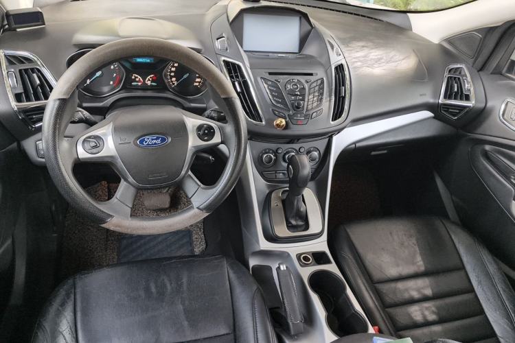 Used Ford Kuga 2013 1.6L GTDi Two-Wheel-Drive Comfort Model Center Console