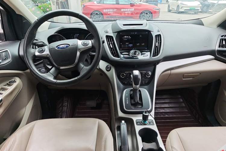 Used Ford Kuga 2013 2.0L GTDi Four-Wheel-Drive Sport Model Center Console