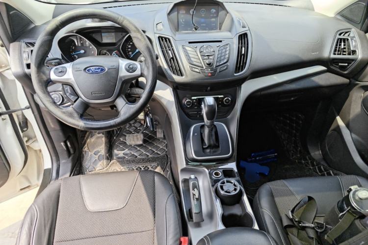 Used Ford Kuga 2013 1.6L GTDi Two-Wheel-Drive Trend Model Center Console