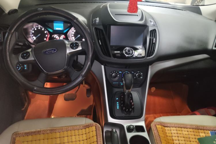 Used Ford Kuga 2013 1.6L GTDi Two-Wheel-Drive Comfort Model Center Console