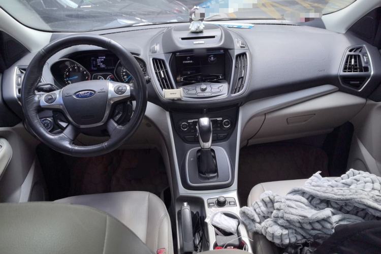 Used Ford Kuga 2013 2.0L GTDi Four-Wheel-Drive Elite Model Center Console