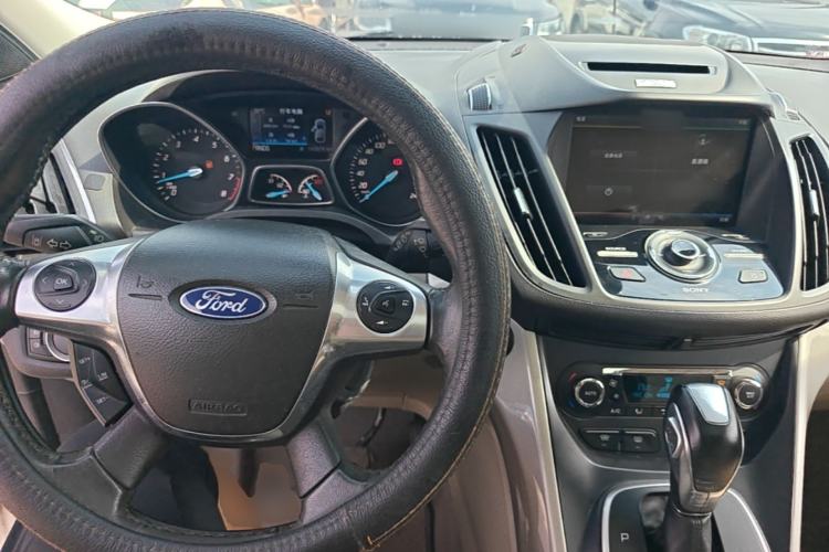 Used Ford Kuga 2013 2.0L GTDi Four-Wheel-Drive Sport Model Center Console