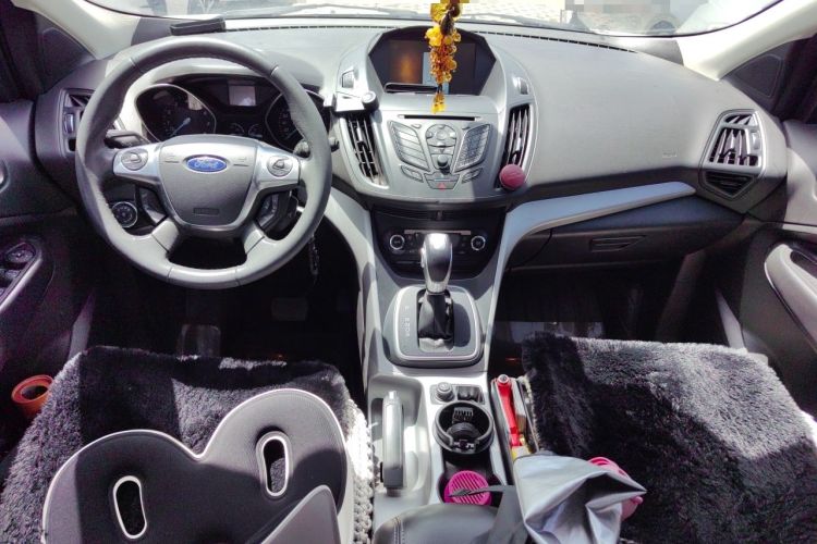 Used Ford Kuga 2013 1.6L GTDi Two-Wheel-Drive Trend Model Center Console