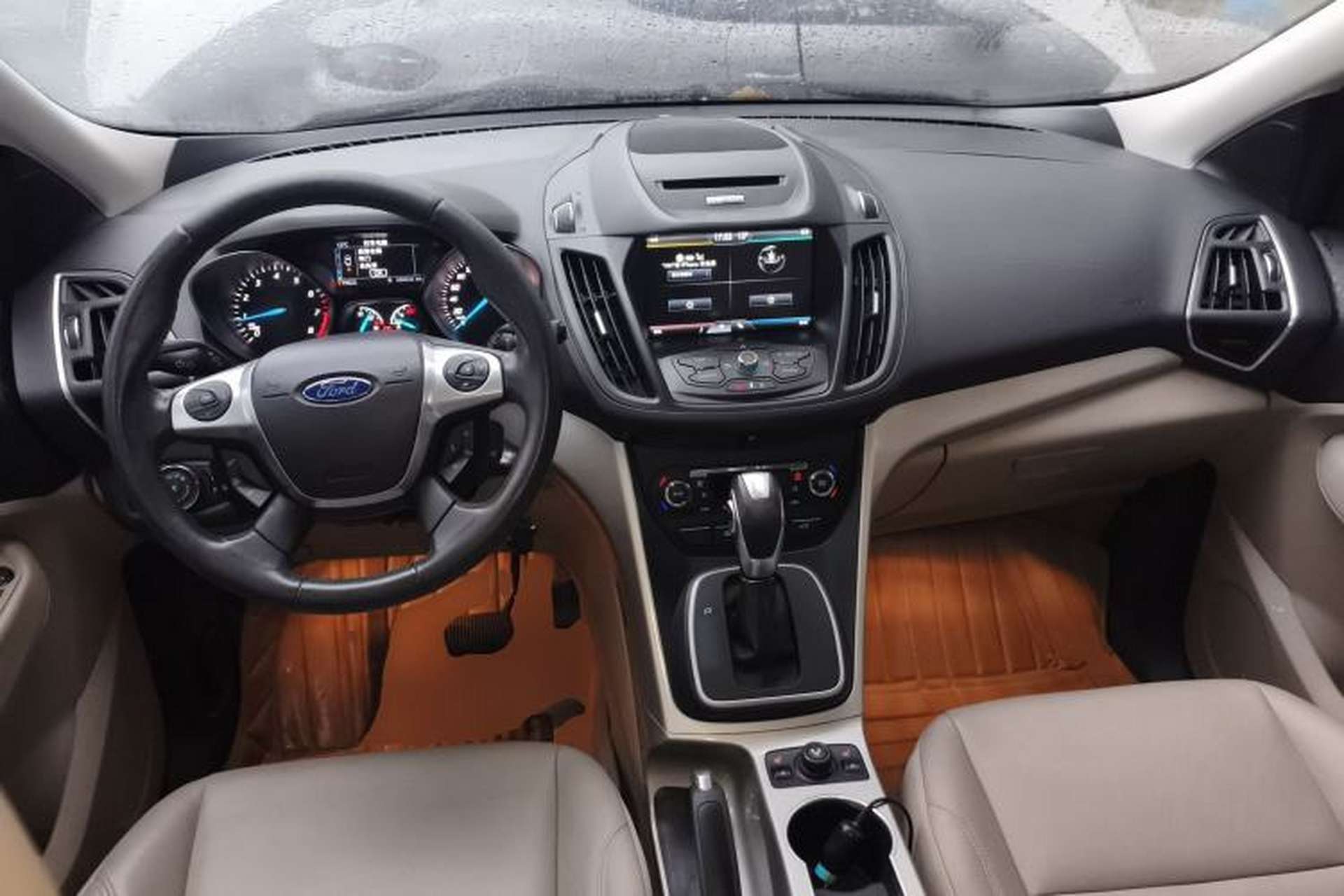 Used Ford Kuga 2013 2.0L GTDi Four-Wheel-Drive Elite Model Center Console