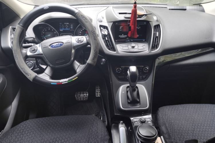 Used Ford Kuga 2013 2.0L GTDi Four-Wheel-Drive Sport Model Center Console